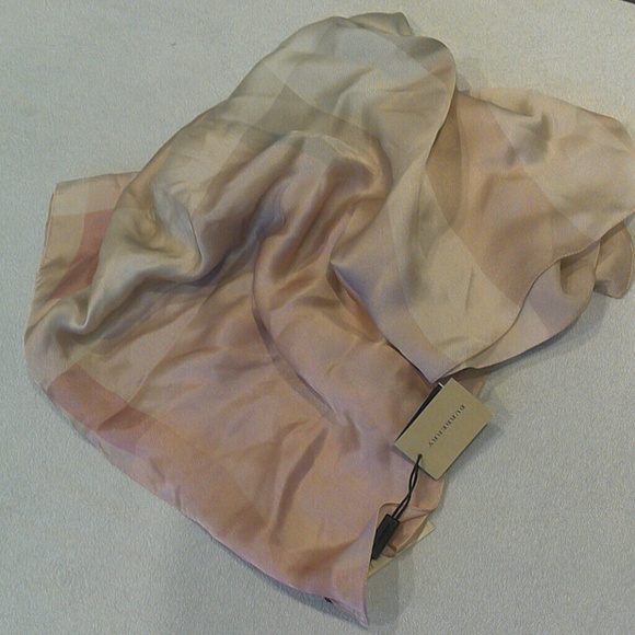 $395 New Burberry Mega Check Satin Silk Scarf - Picture 2 of 5
